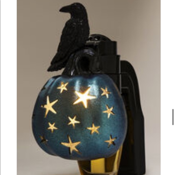 Bath & Body Works Other - Bath and bodywork’s Halloween apple plug in